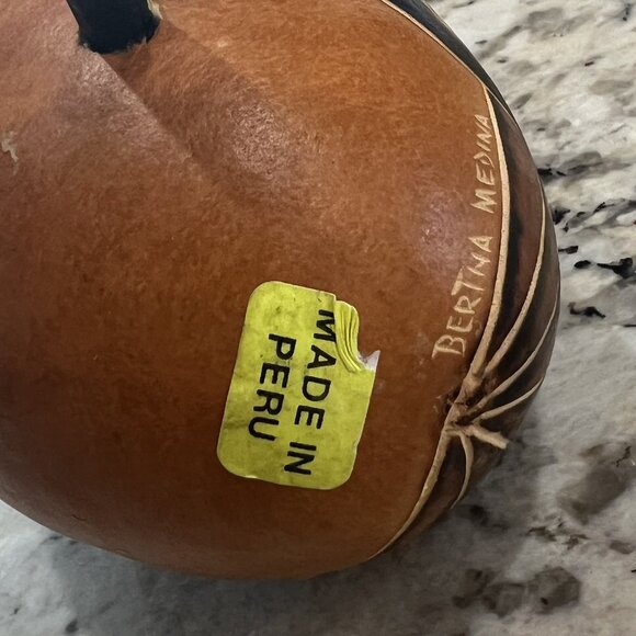 Bertha Medina Bird Gourd Peruvian Signed Hand Carved Folk Art Made in Peru - Picture 12 of 17